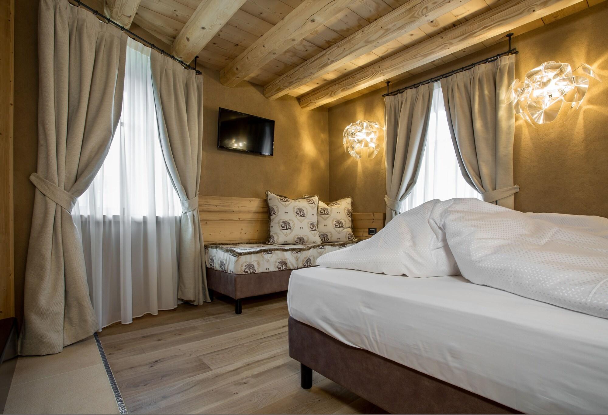 Hotel Orso Grigio กาวาเลเซ ภายนอก รูปภาพ