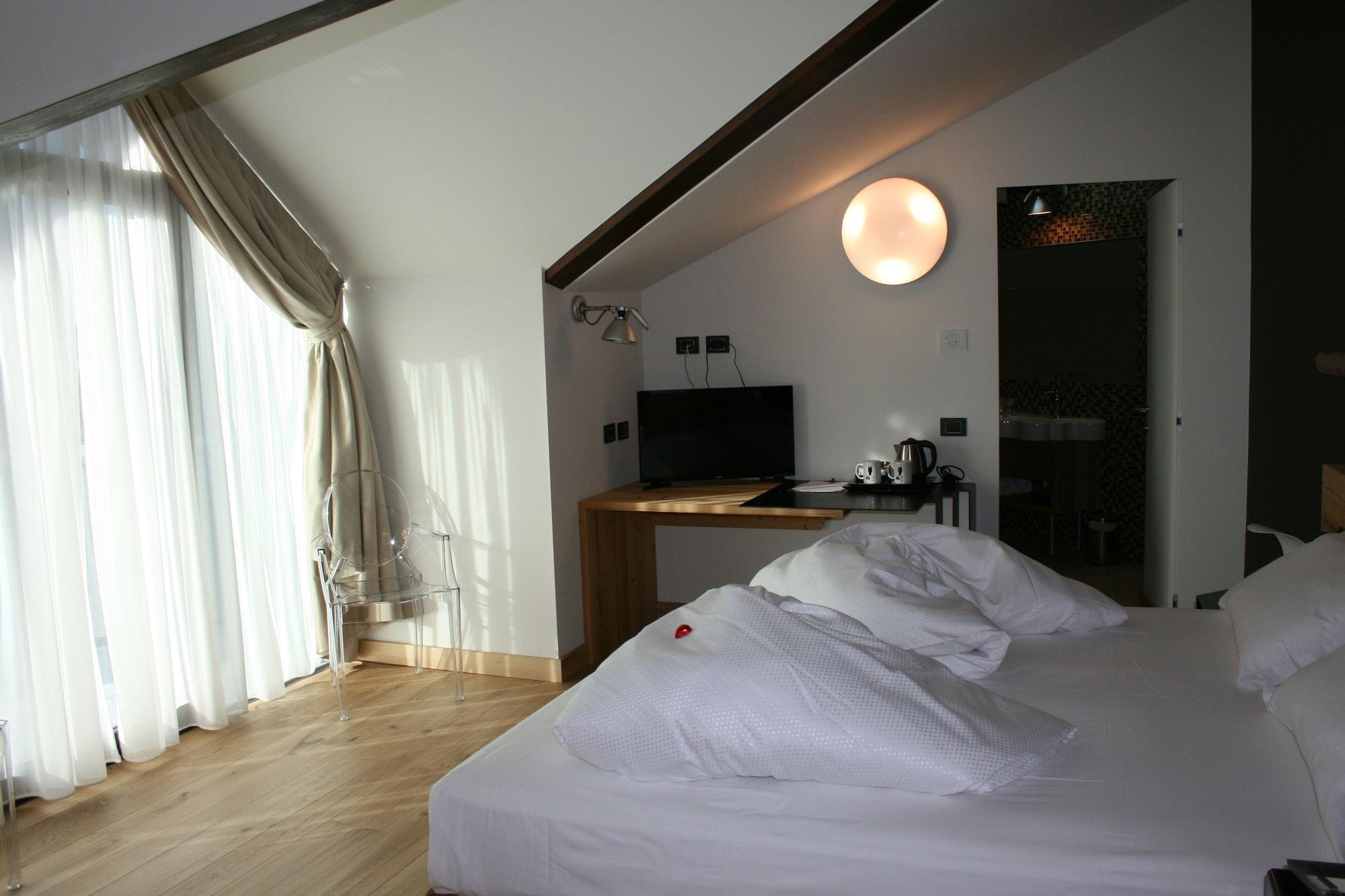 Hotel Orso Grigio กาวาเลเซ ภายนอก รูปภาพ