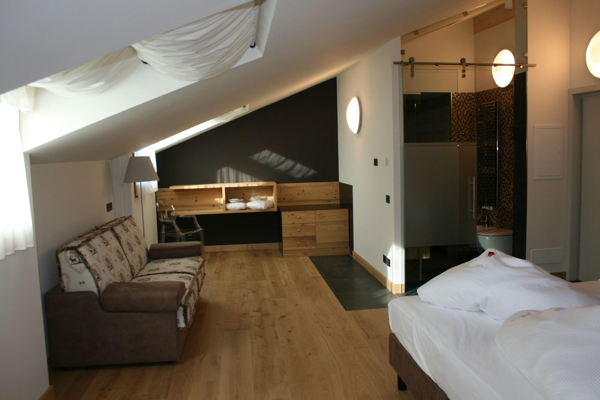Hotel Orso Grigio กาวาเลเซ ภายนอก รูปภาพ
