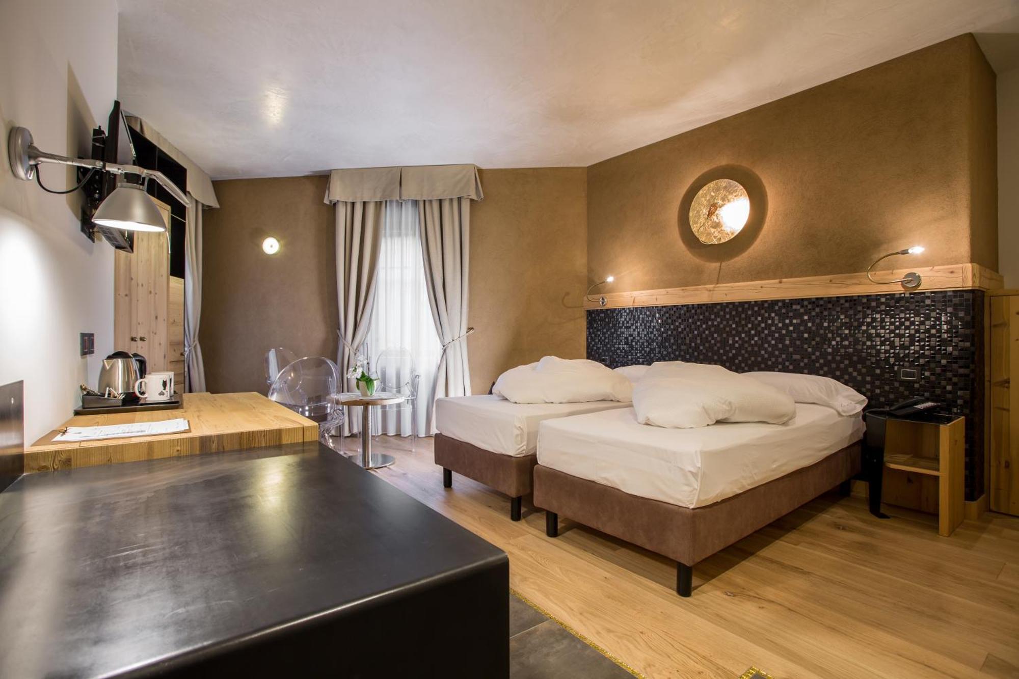 Hotel Orso Grigio กาวาเลเซ ภายนอก รูปภาพ