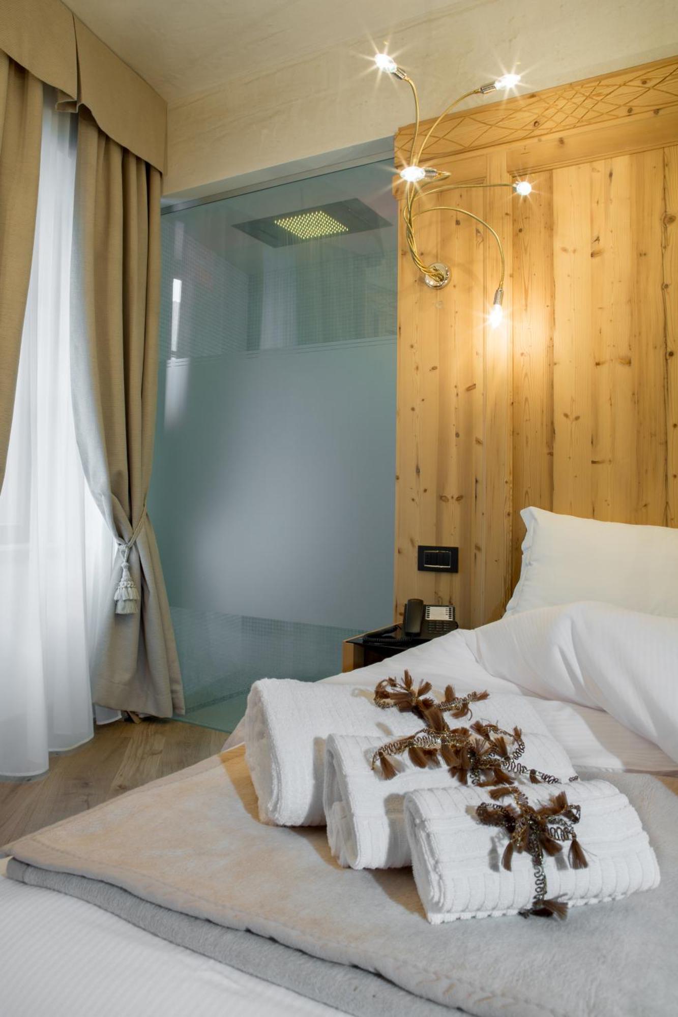 Hotel Orso Grigio กาวาเลเซ ภายนอก รูปภาพ