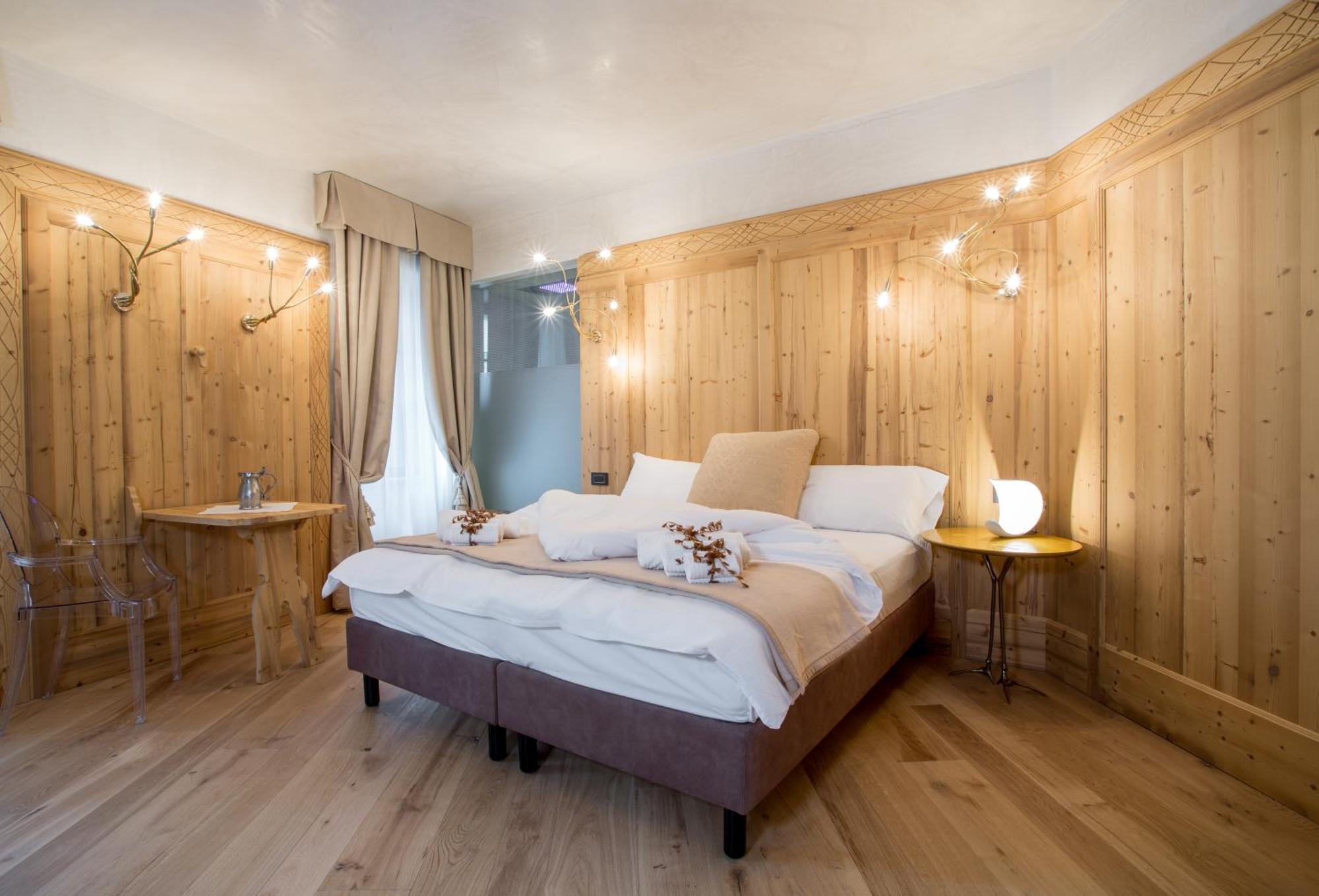 Hotel Orso Grigio กาวาเลเซ ภายนอก รูปภาพ