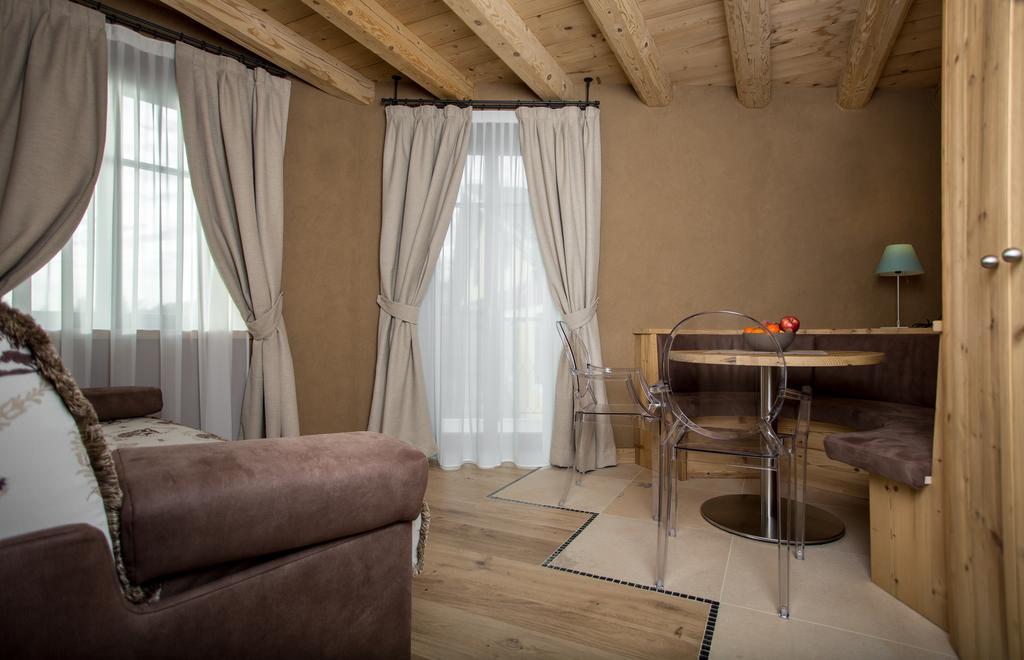 Hotel Orso Grigio กาวาเลเซ ภายนอก รูปภาพ