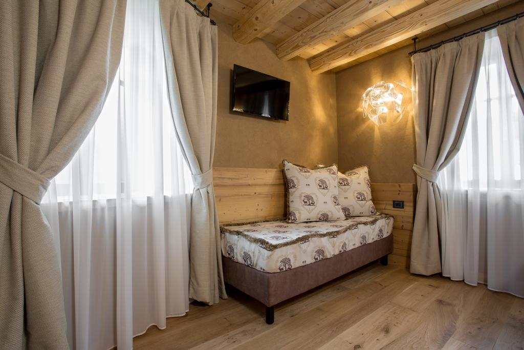 Hotel Orso Grigio กาวาเลเซ ภายนอก รูปภาพ